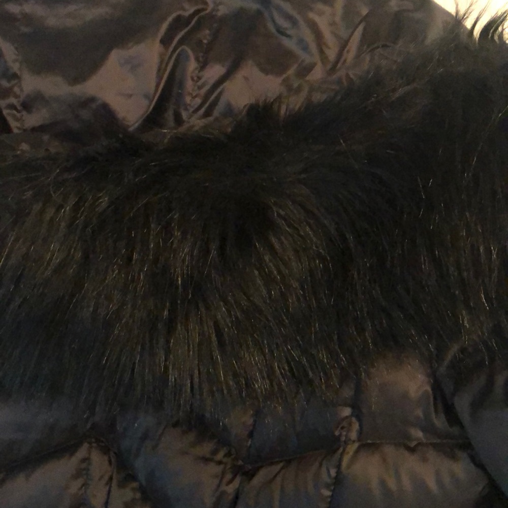 T Tahari Black Puffer Coat with Fur Trim - Picture 4 of 4